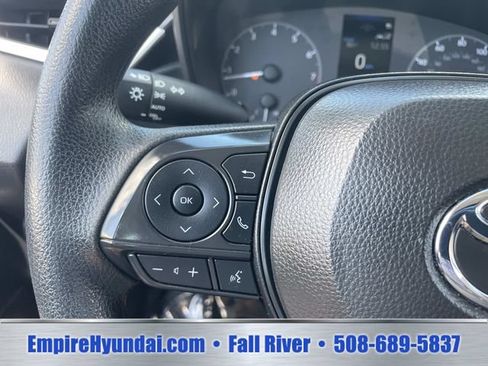 Used 2025 Toyota Corolla LE FWD image 27