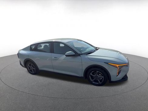 Used 2025 Kia K4 LXS image 2