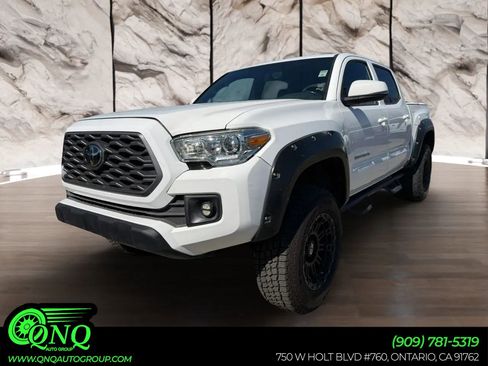 Used 2017 Toyota Tacoma TRD Off-Road w/ Tow Package (A/T) image 1