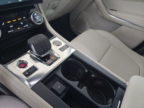 Used 2021 Jaguar F-PACE image 26