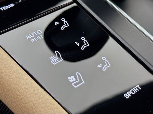 Certified 2023 Porsche Macan image 21