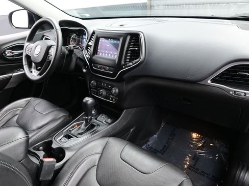 Used 2021 Jeep Cherokee Latitude Lux w/ Mopar Interior Package image 14