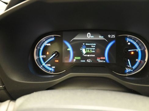 Used 2025 Toyota RAV4 LE image 6