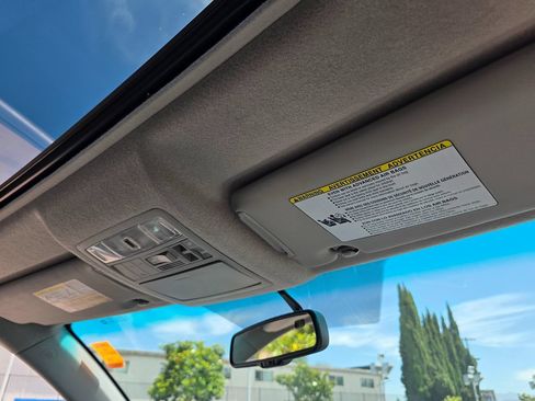 Used 2012 Toyota Highlander Limited w/ Tow Pkg FWD image 14