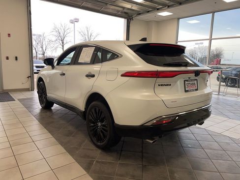 Used 2024 Toyota Venza Nightshade image 7