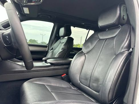 Used 2023 Jeep Wagoneer Series II RWD image 10