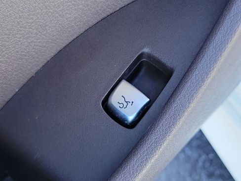 Used 2018 Mercedes-Benz E 400 4MATIC Cabriolet image 22