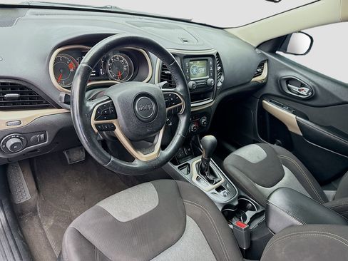 Used 2018 Jeep Cherokee Latitude w/ Altitude Package image 7