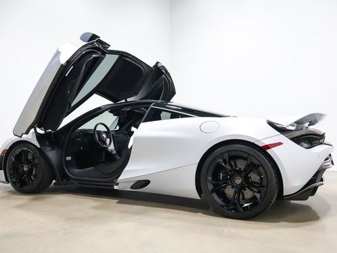 Used 2018 McLaren 720S image 15