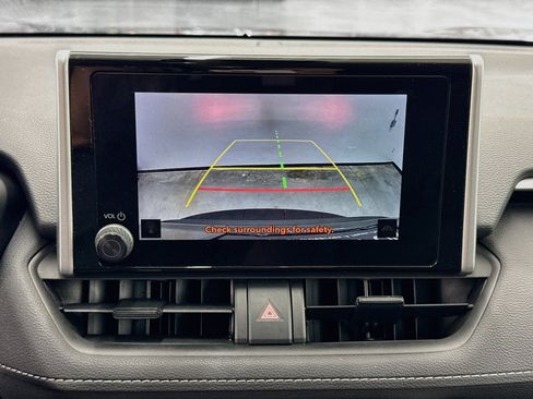 Used 2025 Toyota RAV4 XLE AWD/4WD image 22