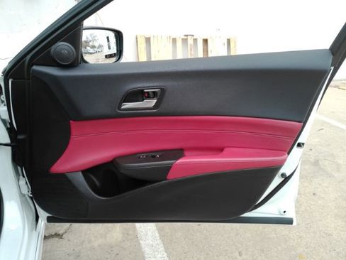 Used 2019 Acura ILX image 18