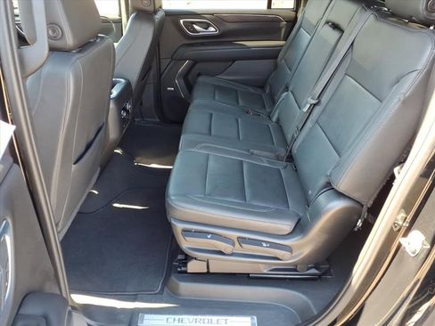 Used 2023 Chevrolet Suburban LT image 13