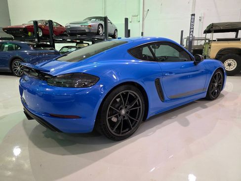 Used 2023 Porsche 718 Cayman w/ Premium Package RWD image 18