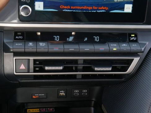 Certified 2025 Toyota Camry SE image 4