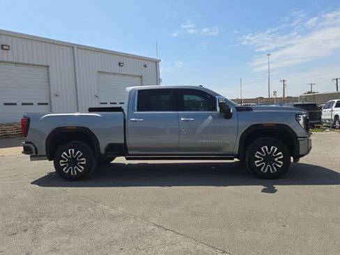 Used 2025 GMC Sierra 2500 Denali Ultimate AWD/4WD image 4