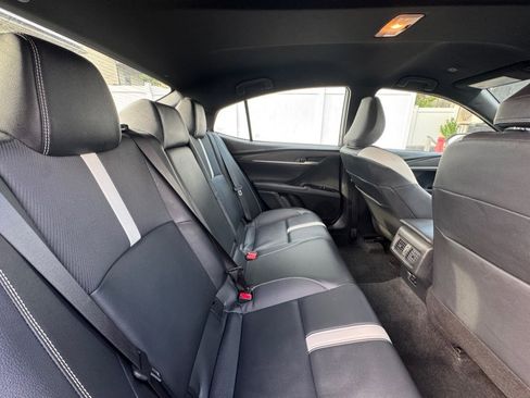 Used 2025 Toyota Camry SE FWD image 33