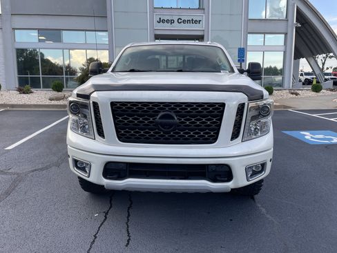 Used 2019 Nissan Titan PRO-4X w/ Pro-4x Convenience Package AWD/4WD image 3