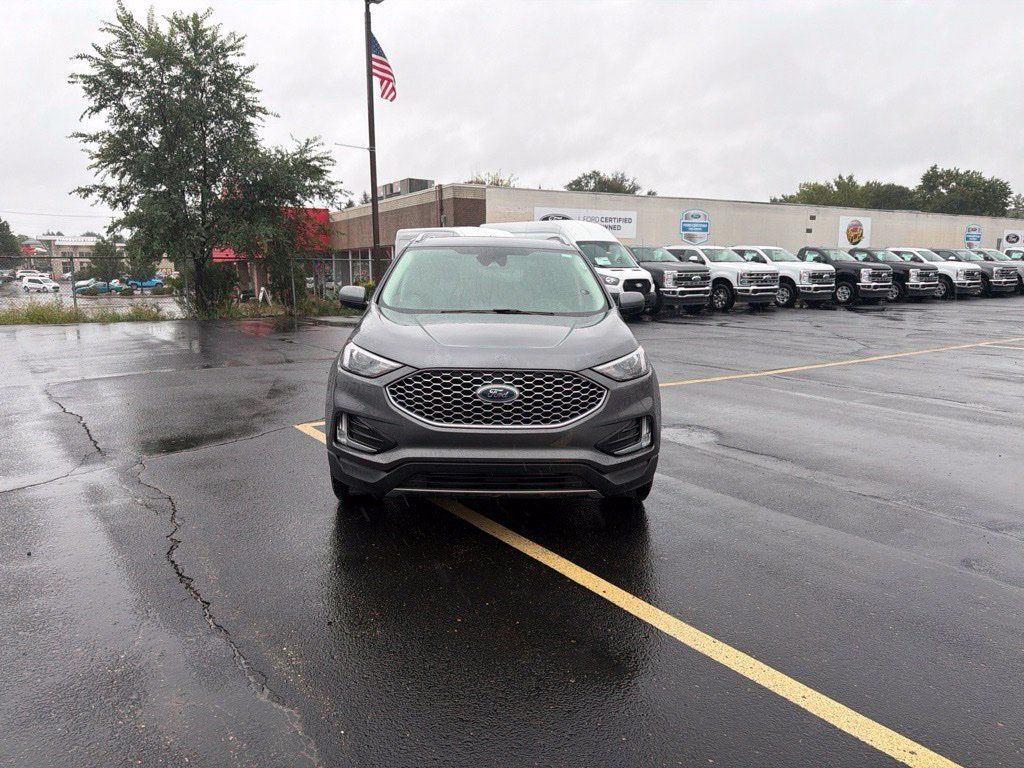 Used 2023 Ford Edge SEL w/ Convenience Package AWD/4WD image 2
