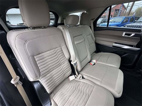 Used 2020 Ford Explorer XLT w/ Comfort Package image 30