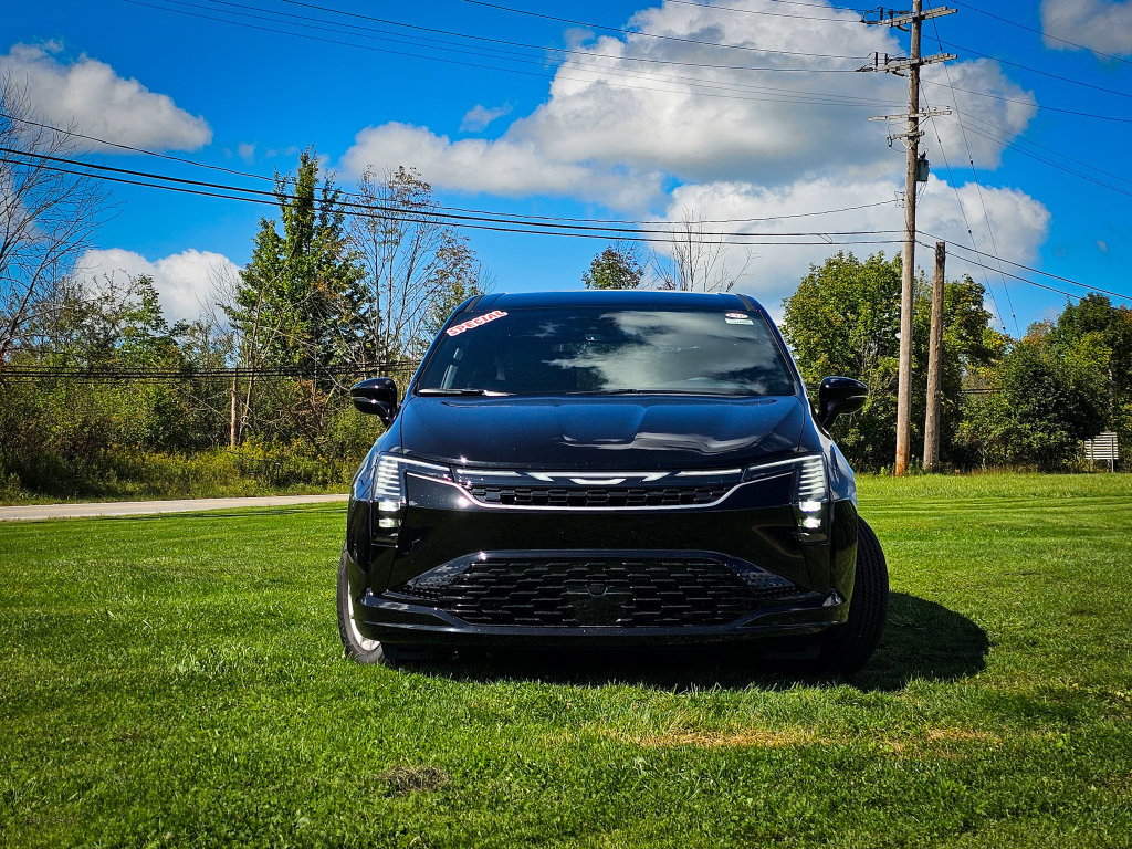 New 2027 Chrysler Pacifica Select FWD image 8