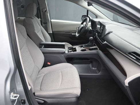 Used 2024 Toyota Sienna LE image 35