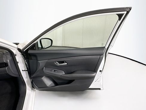 Used 2025 Nissan Sentra SV image 29