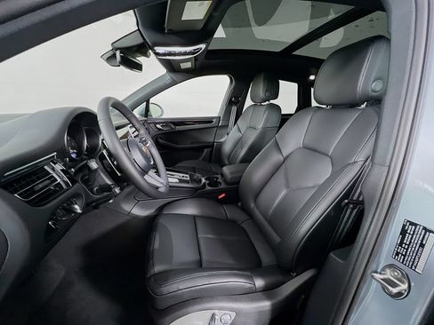 Certified 2026 Porsche Macan AWD/4WD image 5