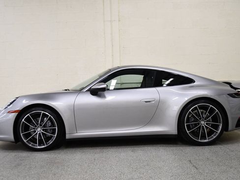 Used 2022 Porsche 911 Carrera w/ Premium Package RWD image 3