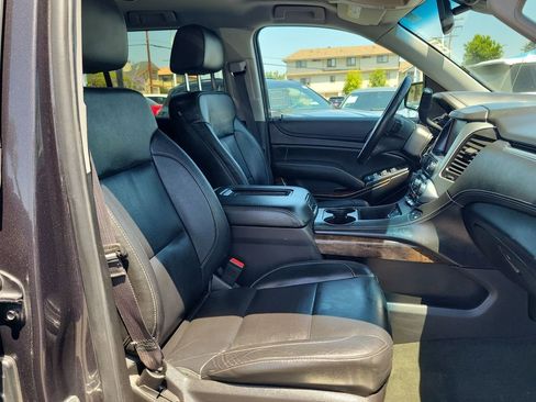 Used 2015 Chevrolet Suburban LT w/ Luxury Package RWD image 28
