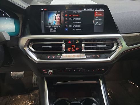 Used 2022 BMW 330i Sedan w/ M Sport Package image 23