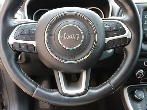 Used 2018 Jeep Compass Latitude image 8