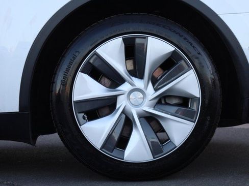 Used 2021 Tesla Model Y Long Range AWD/4WD image 45