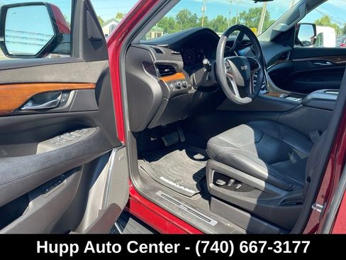 Used 2017 Cadillac Escalade Luxury AWD/4WD image 10