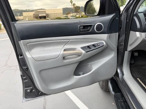 Used 2012 Toyota Tacoma PreRunner image 24