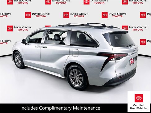 Used 2023 Toyota Sienna XLE image 7