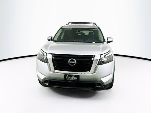 Used 2023 Nissan Pathfinder SV AWD/4WD image 2