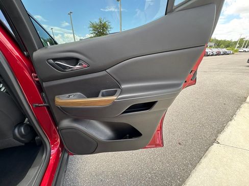 Used 2021 GMC Acadia SLE FWD image 22