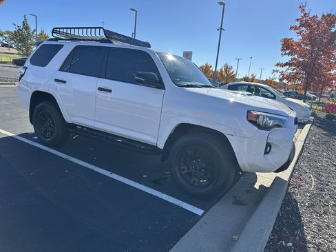 Used 2021 Toyota 4Runner Venture image 2