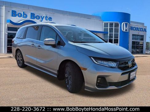 New 2026 Honda Odyssey Touring image 7