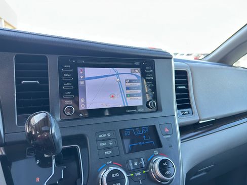 Used 2018 Toyota Sienna XLE Premium image 20