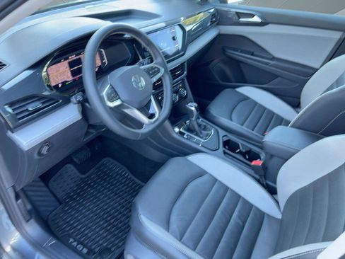 Used 2022 Volkswagen Taos SEL image 4
