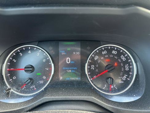 Used 2021 Toyota RAV4 XLE AWD/4WD image 11