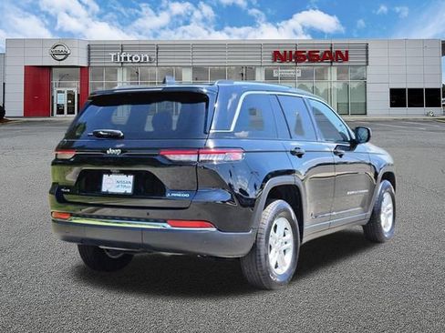 Used 2023 Jeep Grand Cherokee Laredo AWD/4WD image 4