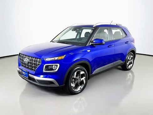 Certified 2024 Hyundai Venue Limited image 2