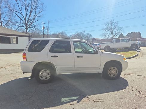 Used 2005 Ford Escape XLS image 6