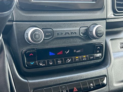 Used 2025 RAM ProMaster 2500 w/ Convenience Group image 27