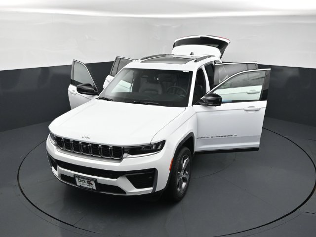 New 2026 Jeep Grand Cherokee Limited w/ Luxury Tech Group II AWD/4WD image 26
