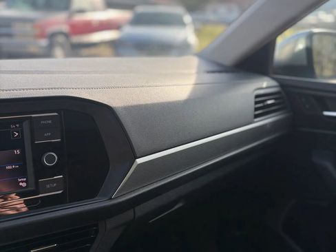 Used 2019 Volkswagen Jetta SE image 41