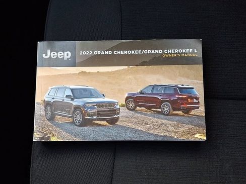 Used 2022 Jeep Grand Cherokee Laredo w/ Luxury Tech Group I AWD/4WD image 25