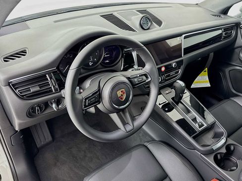 New 2025 Porsche Macan image 4